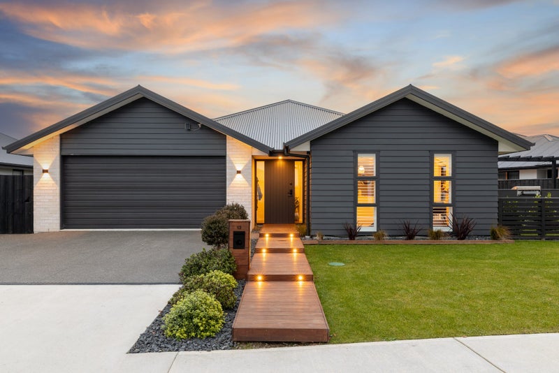 13 Stackwood Avenue, Woodend, Woodend - Carousel 2