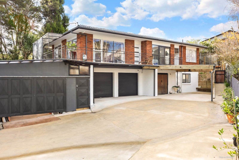 18 Florence Daly Place, Mount Roskill, Auckland - Carousel 1
