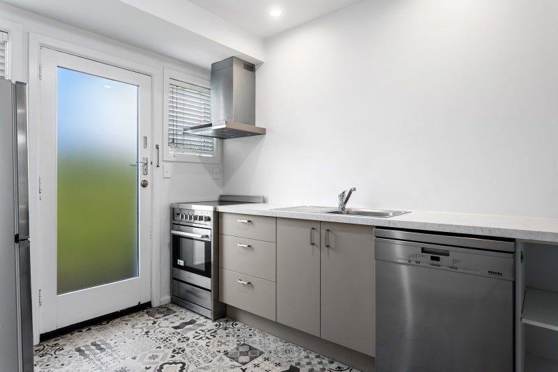 3/135 Aikmans Road, Merivale, Christchurch - Carousel 2