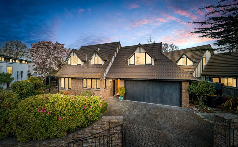 2/4 Gleneagles Terrace, Ilam, Christchurch - Carousel 1