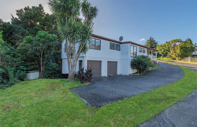 7 Spruce Place, Totara Heights, Auckland - Carousel 1