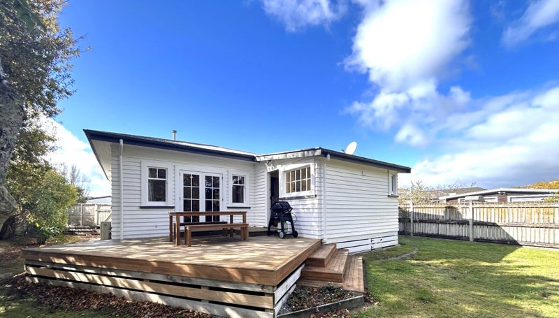 76 Summerhill Drive, Fitzherbert, Palmerston North - Carousel 1