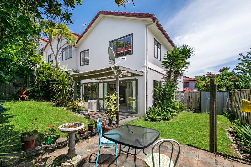 9/42 Fields Parade, Oteha, Auckland - Carousel 2