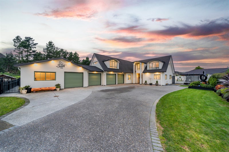 18 Mary Huse Grove, Manor Park, Lower Hutt - Carousel 1