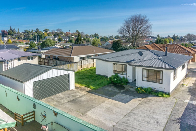 15 Normandy Avenue, Melville, Hamilton - Carousel 1