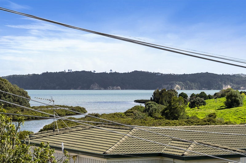 73 Wainui Avenue, Point Chevalier, Auckland - Carousel 2