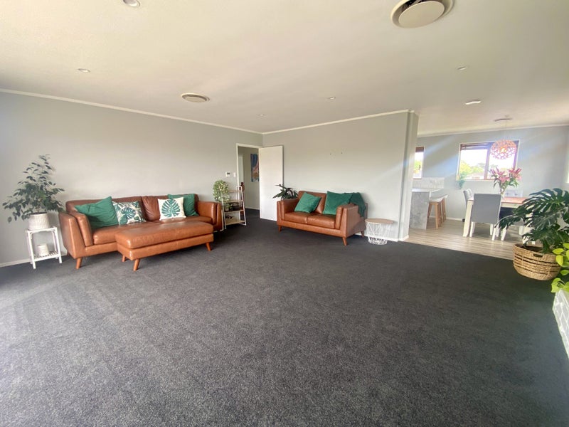 7 Sealand Place, Mangere Bridge, Auckland - Carousel 2