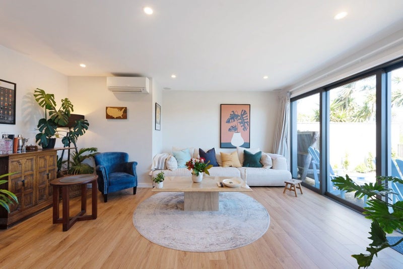 19 Miles Crescent, Newlands, Wellington - Carousel 2