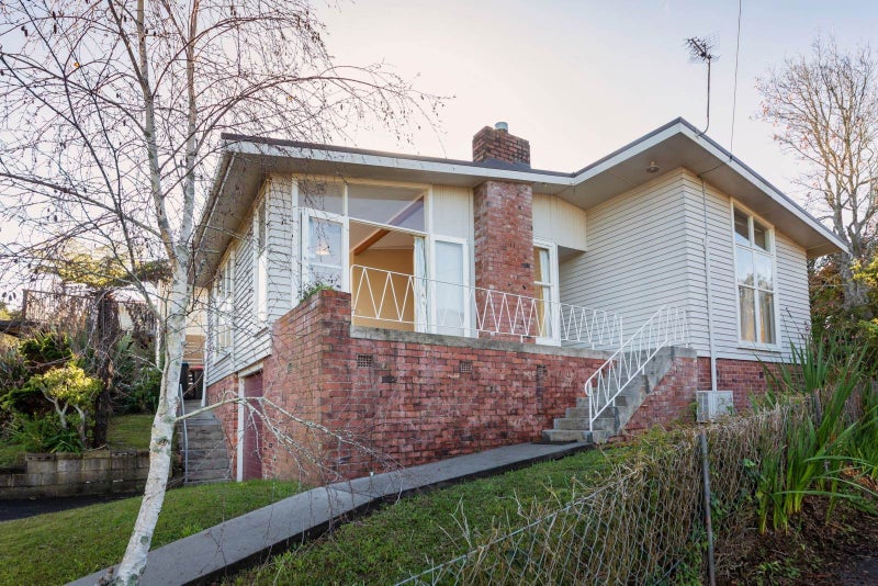 16 Laburnum Road, New Windsor, Auckland - Carousel 2