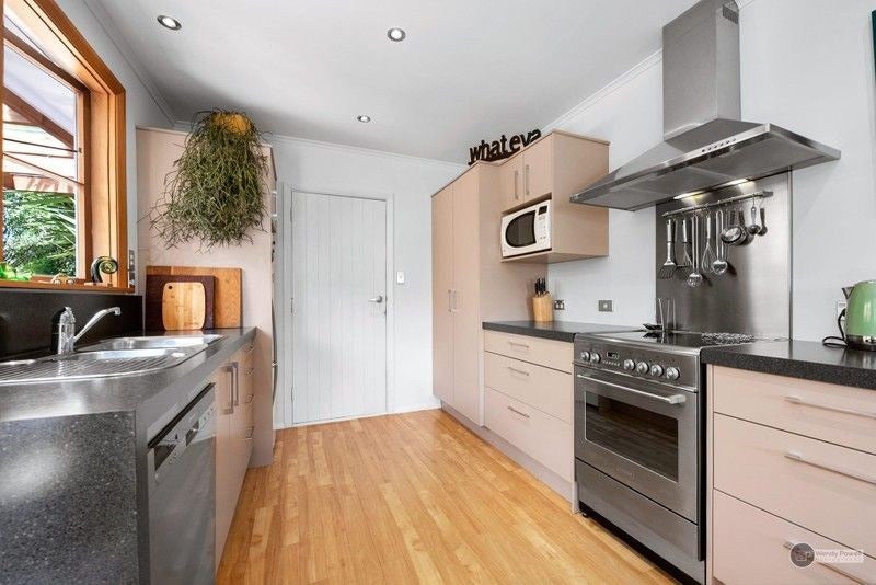 30 Thackeray Street, Trentham, Upper Hutt - Carousel 2