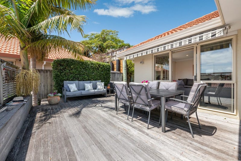 33 Gillett Place, Botany Downs, Auckland - Carousel 1