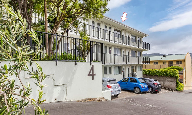 10/4 Derby Street, Mount Victoria, Wellington - Carousel 1