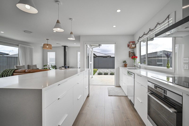 9 Meech Way, Frimley, Hastings - Carousel 2