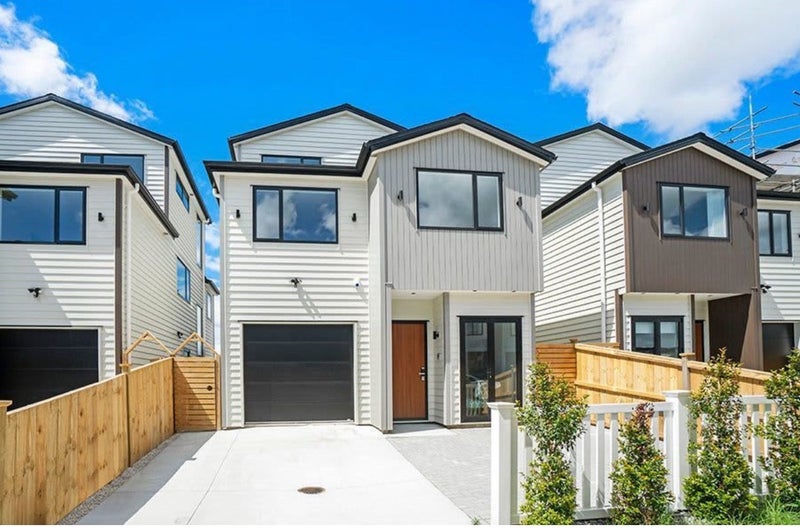 14 Laquinta Place, Flat Bush, Auckland - Carousel 1