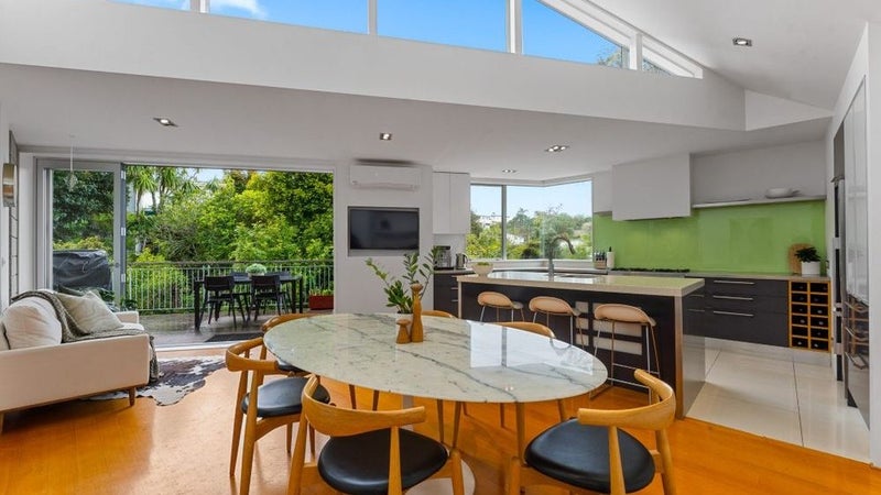 12B Parr Terrace, Castor Bay, Auckland - Carousel 1