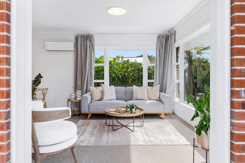 6 Redlands Grove, Swanson, Auckland - Carousel 2