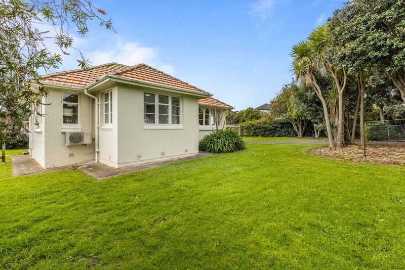 35 Philomel Crescent, Bayswater, Auckland - Carousel 1