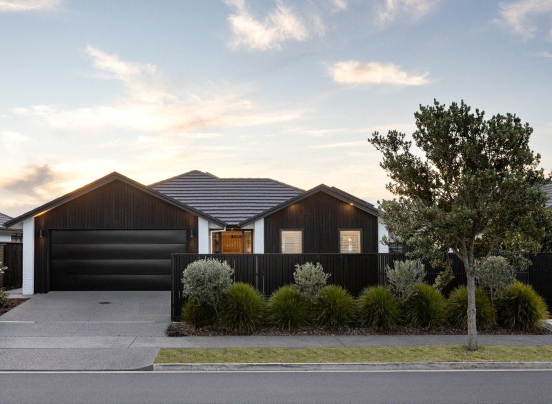 112 Coast Boulevard, Papamoa Beach, Papamoa - Carousel 1