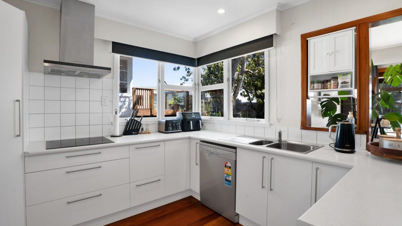 542 Devon Street West, Blagdon, New Plymouth - Carousel 2