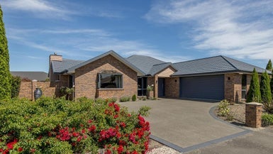 28 Somerville Crescent, Aidanfield, Christchurch - Carousel 1