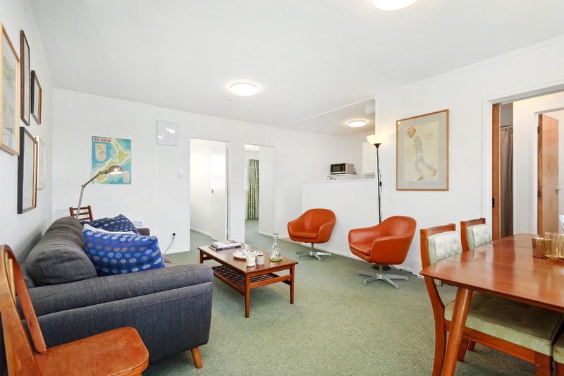9/4 Derby Street, Mount Victoria, Wellington - Carousel 1