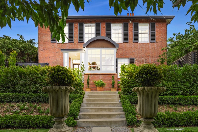 18 Plunket Street, Kelburn, Wellington - Carousel 1