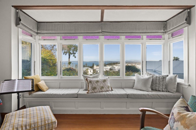 24 Brewster Street, Bluff Hill, Napier - Carousel 1