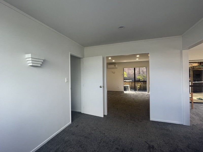 1/52 Patteson Avenue, Mission Bay, Auckland - Carousel 2