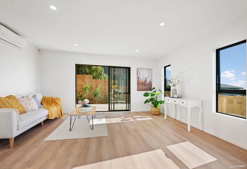 1/621 Glenfield Road, Totara Vale, Auckland - Carousel 2