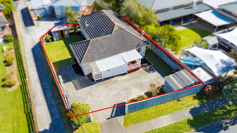 168A Carlisle Road, Northcross, Auckland - Carousel 1