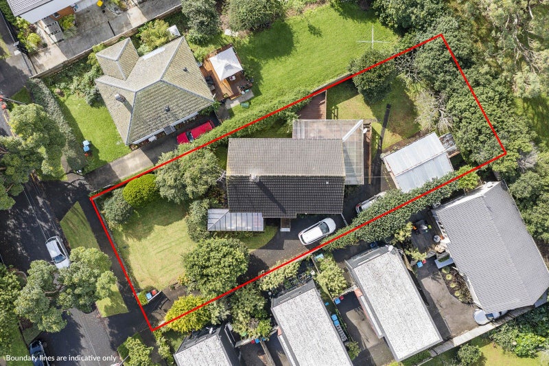 18 Waddell Avenue, Point England, Auckland - Carousel 1