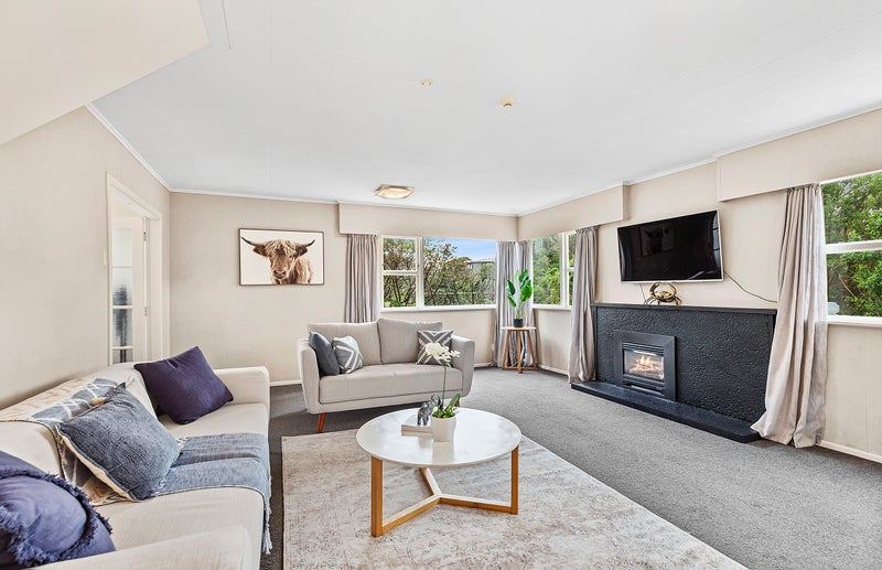 4 Lyndfield Lane, Newlands, Wellington - Carousel 2