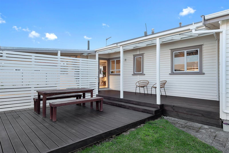 11 Windsor Road, Maeroa, Hamilton - Carousel 2