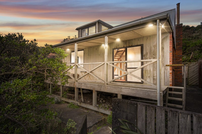 2B Happy Valley Road, Ōwhiro Bay, Wellington - Carousel 1