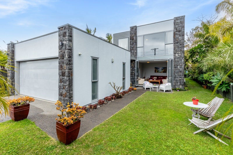 7 Merani Street, Narrow Neck, Auckland - Carousel 2
