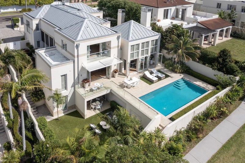 35 Quedley Court, Eastern Beach, Auckland - Carousel 1