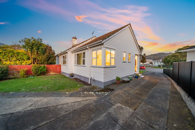 8 Kilmister Grove, Boulcott, Lower Hutt - Carousel 1