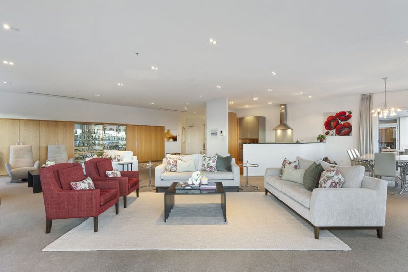 PB/7 The Promenade, Takapuna, North Shore City - Carousel 2