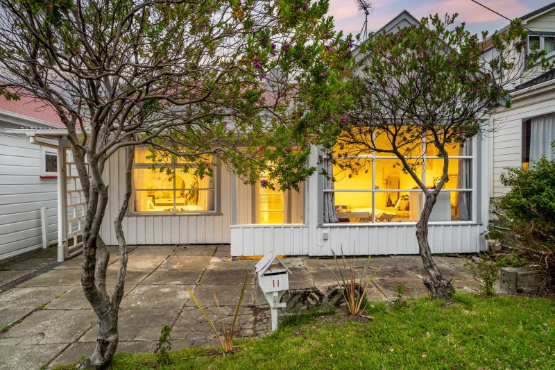 11 Tully Street, Kilbirnie, Wellington - Carousel 1