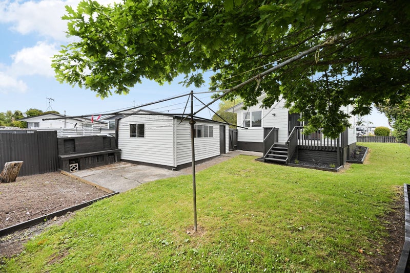 13 Margaret Place, Deanwell, Hamilton - Carousel 23