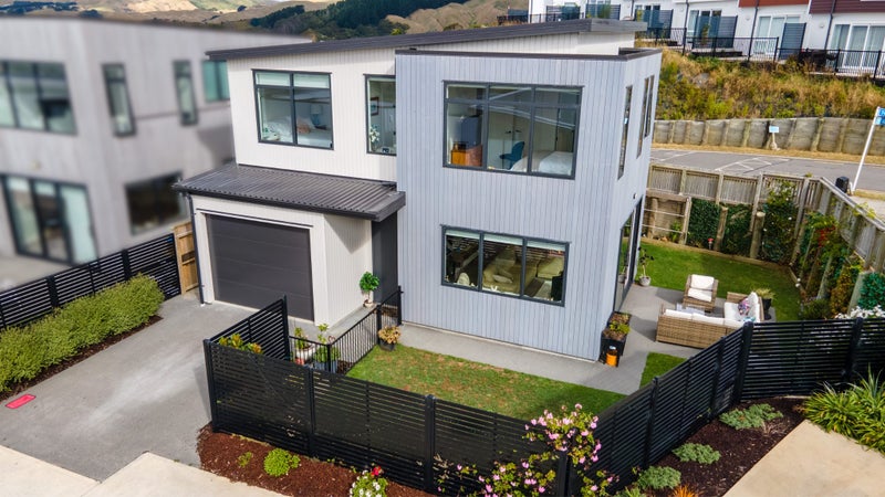 2 Skysail Lane, Whitby, Porirua - Carousel 22