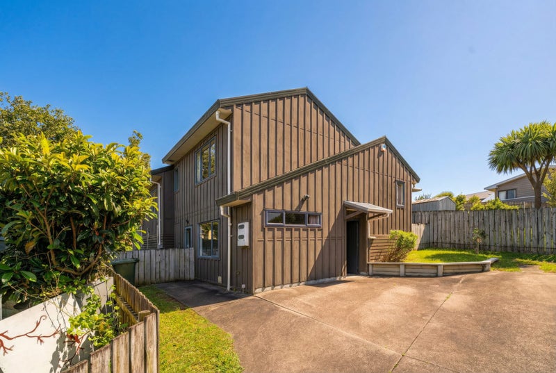 2/28 Pahi Place, West Harbour, Auckland - Carousel 1