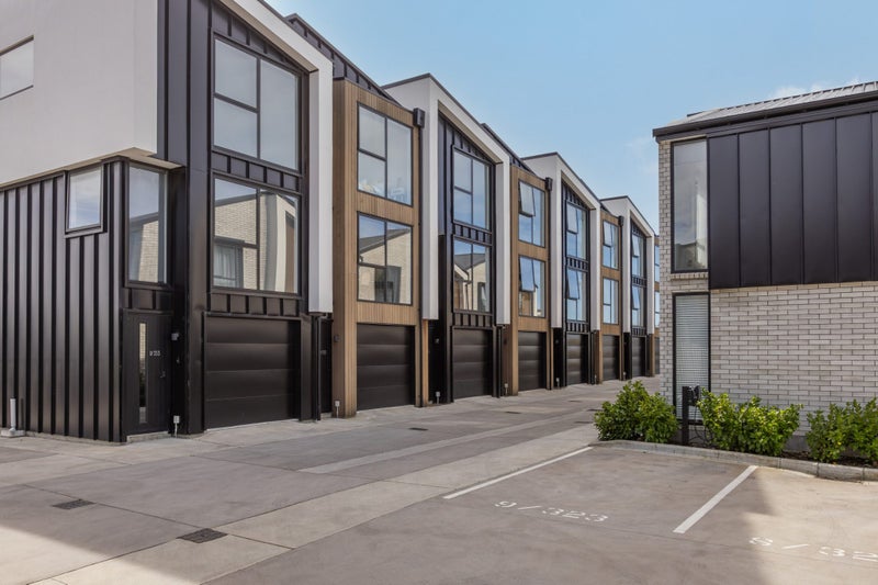 2/333 Lincoln Road, Addington, Christchurch - Carousel 1