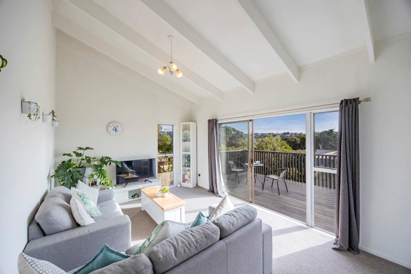 2/307A Wairau Road, Totara Vale, Auckland - Carousel 2