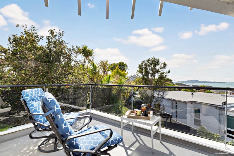 2/16 Gulf View Road, Murrays Bay, Auckland - Carousel 2