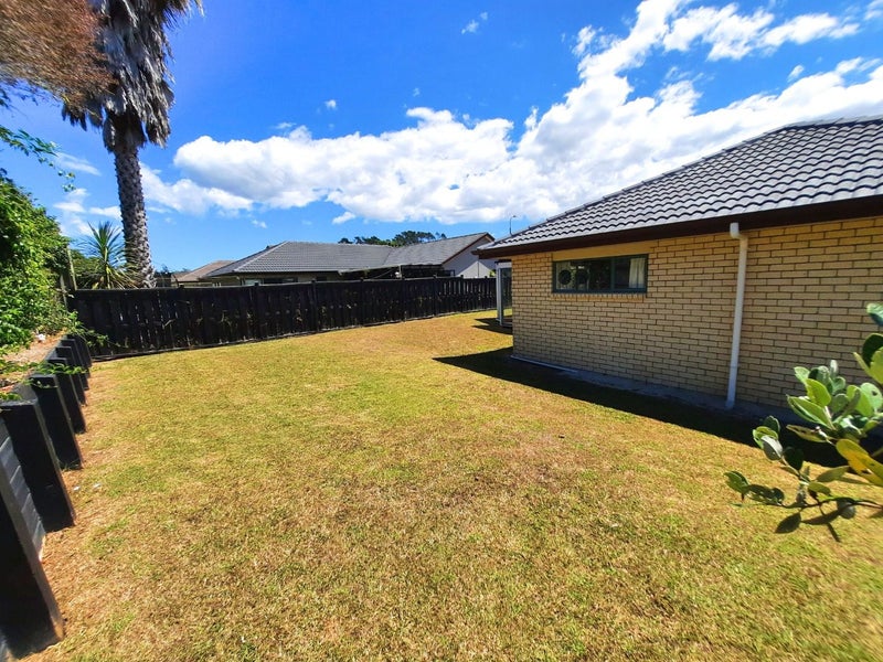 12 Waterstone Way, Henderson, Auckland - Carousel 14