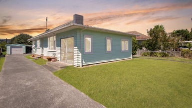 7 London Street, Te Atatu Peninsula, Auckland - Carousel 1