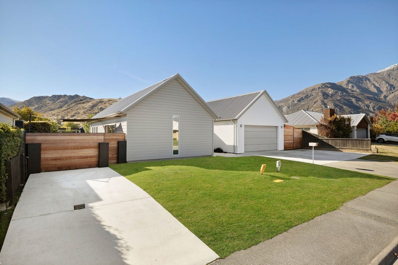 11 Haddow's Place, Lake Hayes, Queenstown - Carousel 2