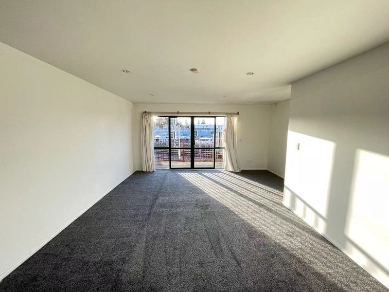 12/1 Briar Way, New Lynn, Auckland - Carousel 2