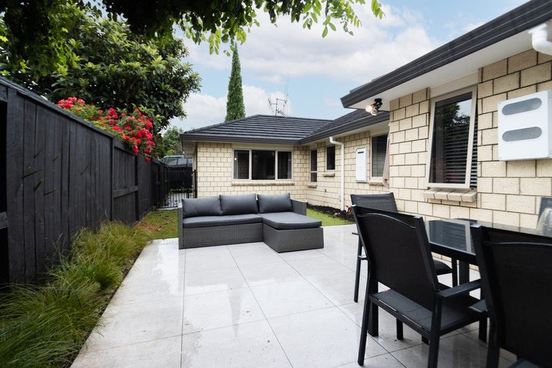 16 Palliser Drive, Huntington, Hamilton - Carousel 16